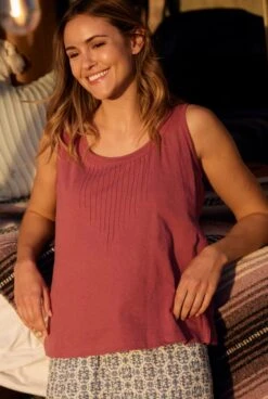 Terri Linen Blend Vest Crushed Berry